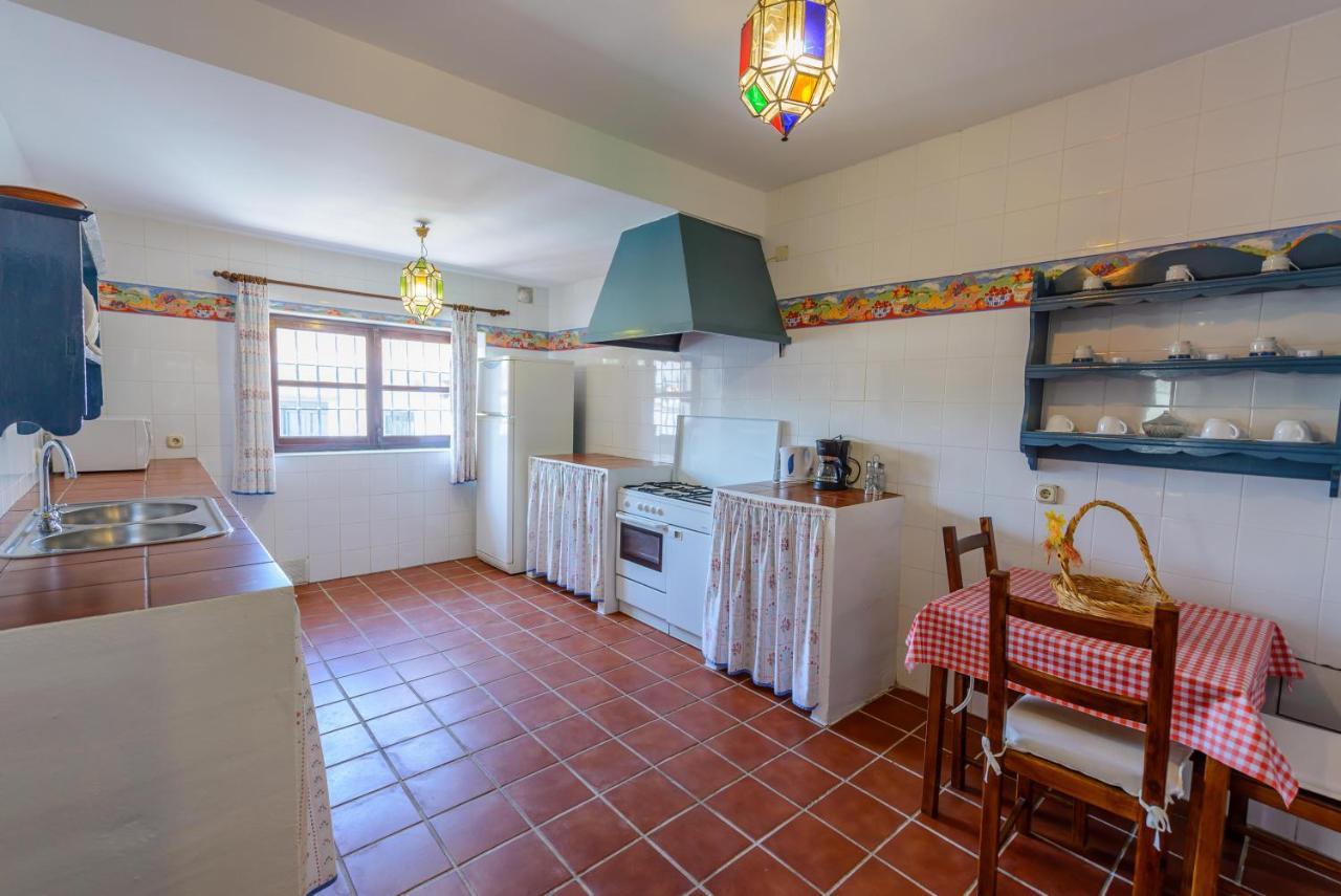 Holiday Home El Pilarillo Piscina Compartida Alcaucin Bagian luar foto