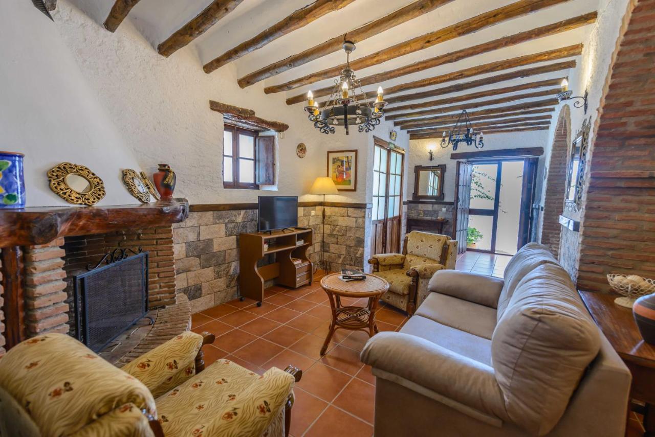 Holiday Home El Pilarillo Piscina Compartida Alcaucin Bagian luar foto