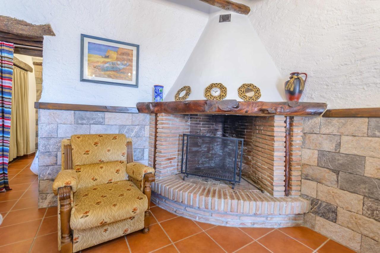 Holiday Home El Pilarillo Piscina Compartida Alcaucin Bagian luar foto