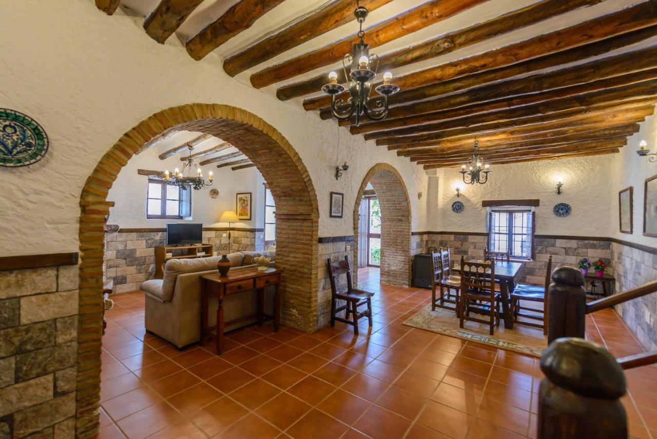 Holiday Home El Pilarillo Piscina Compartida Alcaucin Bagian luar foto